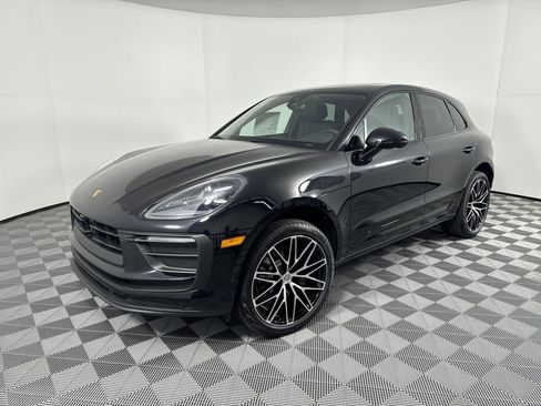 Certified 2025 Porsche Macan image 1