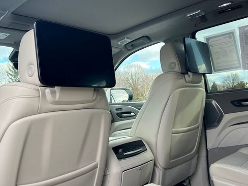 Used 2022 Cadillac Escalade Premium Luxury Platinum image 14