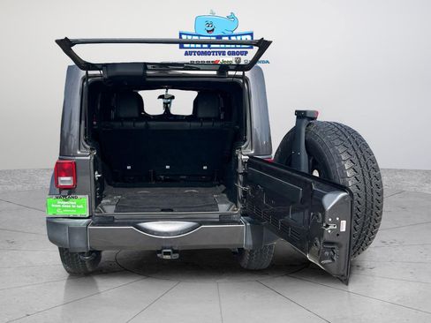 Used 2017 Jeep Wrangler Unlimited Sahara w/ Dual Top Group AWD/4WD image 36