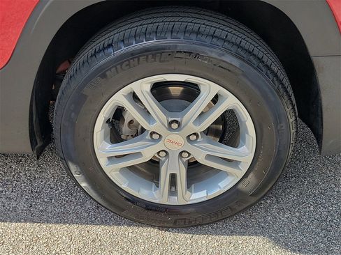 Used 2023 GMC Terrain SLE image 5