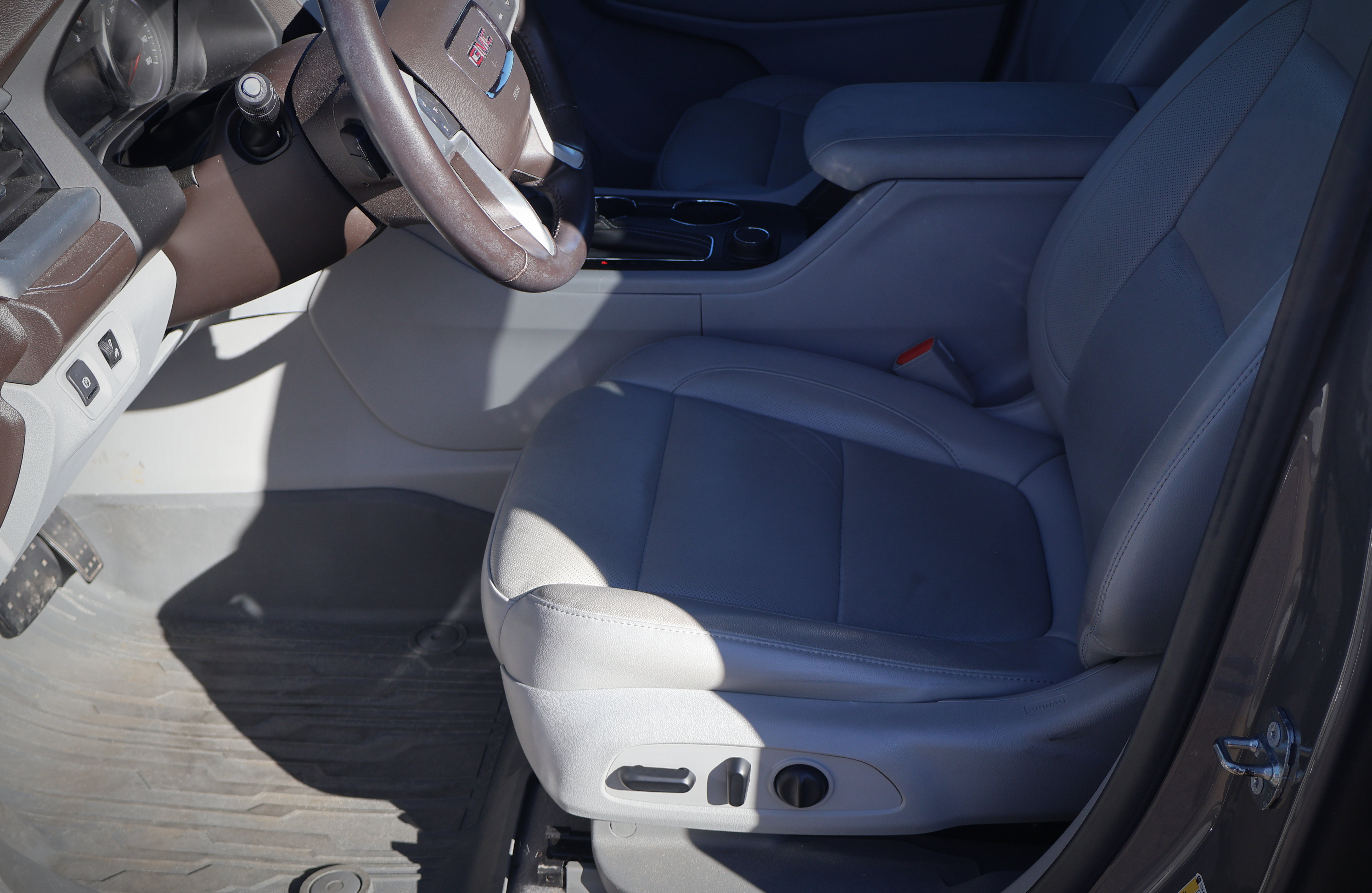 Used 2019 GMC Acadia SLT w/ LPO, Floor Liner Package FWD image 10