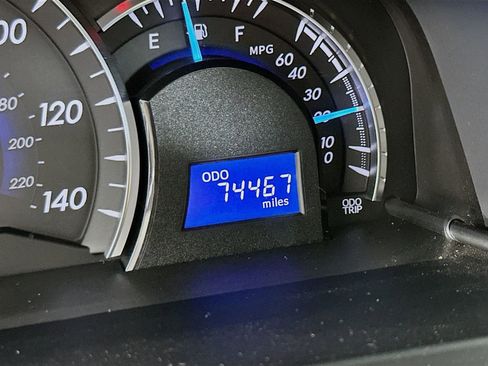 Used 2014 Toyota Camry XLE image 12