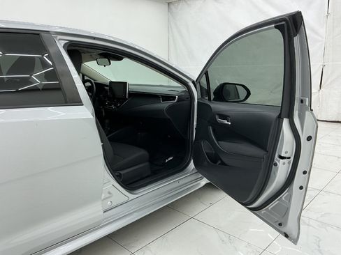 Used 2021 Toyota Corolla LE FWD image 17