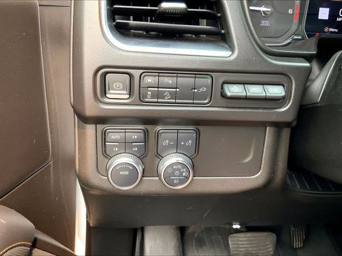 Used 2021 GMC Yukon XL AT4 w/ AT4 Premium Package AWD/4WD image 32