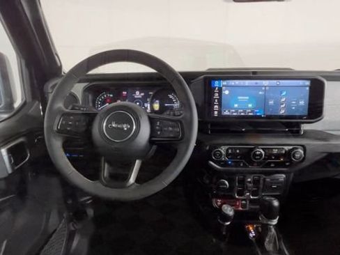 Used 2024 Jeep Wrangler Unlimited AWD/4WD image 17