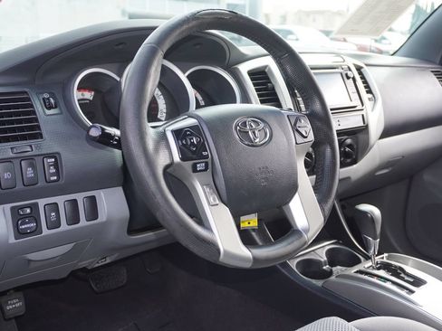 Used 2014 Toyota Tacoma PreRunner w/ TRD Off-Road Package RWD image 11