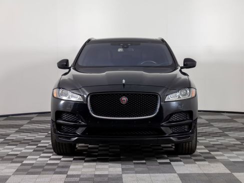 Used 2018 Jaguar F-PACE Premium image 11