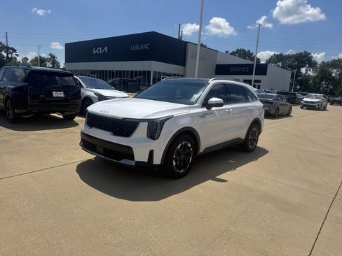 Certified 2025 Kia Sorento S w/ Panoramic Sunroof Package FWD image 3