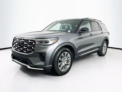 Used 2025 Ford Explorer Platinum image 3