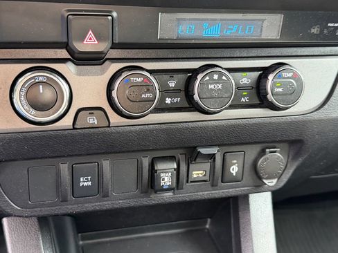 Used 2021 Toyota Tacoma TRD Sport AWD/4WD image 22