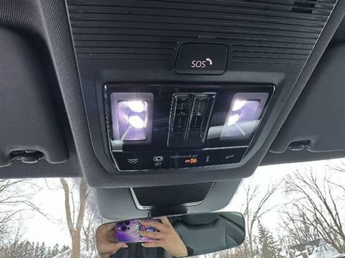 Used 2025 Volkswagen Tiguan SE R-Line image 20