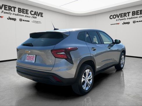 Used 2024 Chevrolet Trax LS w/ Driver Confidence Package image 9