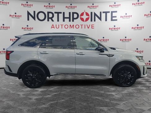 Used 2022 Kia Sorento SX image 8