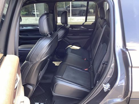 Certified 2023 Jeep Grand Cherokee Altitude image 9