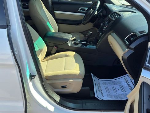 Used 2016 Ford Explorer XLT image 33