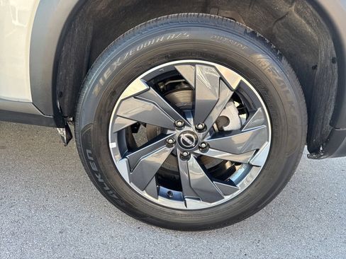 Used 2025 Nissan Rogue SV FWD image 25