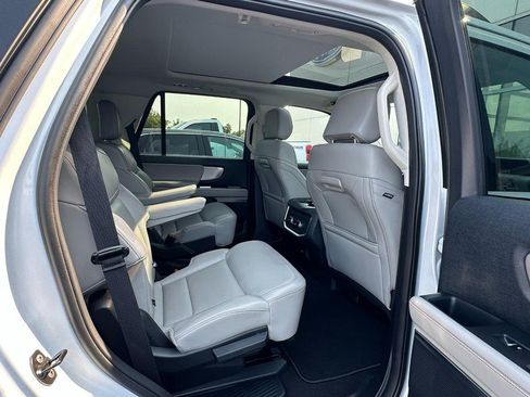 Used 2025 Ford Expedition Active AWD/4WD image 15