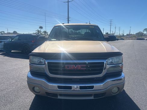 Used 2005 GMC Sierra 2500 SLT w/ Heavy-Duty Power Package image 2