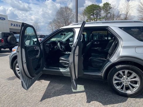 Used 2021 Ford Explorer Limited w/ Equipment Group 301A image 17