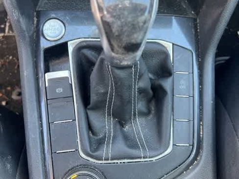 Certified 2022 Volkswagen Tiguan SE w/ Panoramic Sunroof Package image 14