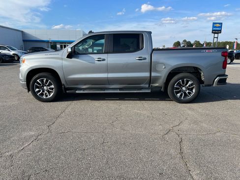 Used 2023 Chevrolet Silverado 1500 LT AWD/4WD image 2
