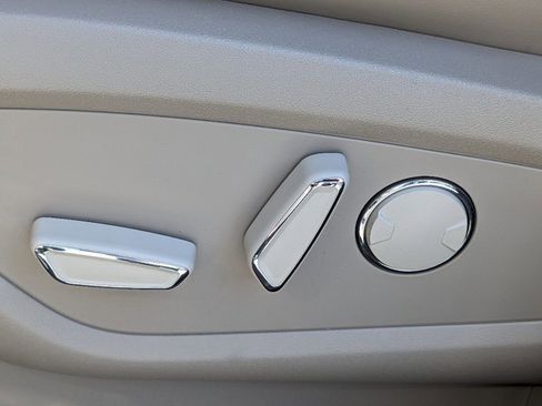 Certified 2023 Lincoln Nautilus Reserve w/ Equipment Group 201A image 22