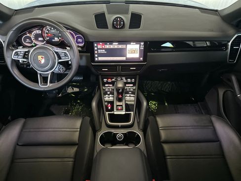 Used 2023 Porsche Cayenne Platinum Edition AWD/4WD image 3
