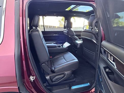 Used 2024 Jeep Grand Wagoneer Series I image 32