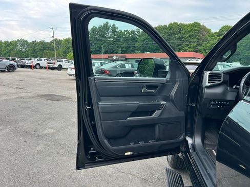 Used 2022 Toyota Tundra Platinum w/ Advanced Package AWD/4WD image 17