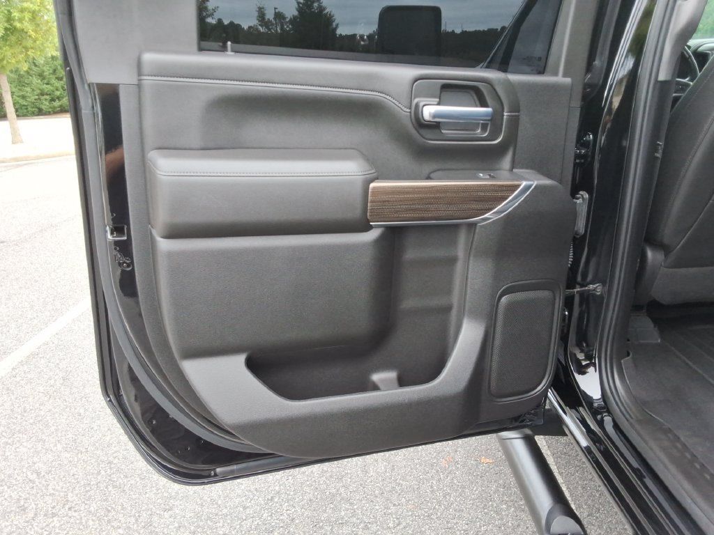 Used 2021 Chevrolet Silverado 2500 LT w/ Midnight Edition AWD/4WD image 19