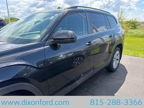 Used 2023 Volkswagen Atlas SE AWD/4WD image 2
