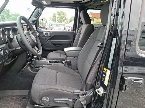 Used 2023 Jeep Wrangler Unlimited w/ Cold Weather Group image 13