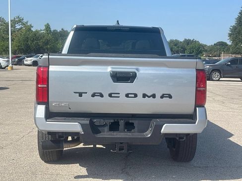 Used 2025 Toyota Tacoma SR5 AWD/4WD image 5