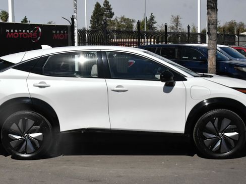 Used 2024 Nissan Ariya AWD image 9