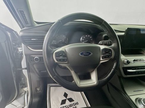 Used 2022 Ford Explorer XLT AWD/4WD image 12