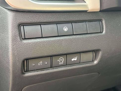 Used 2025 Nissan Rogue SV AWD/4WD image 26