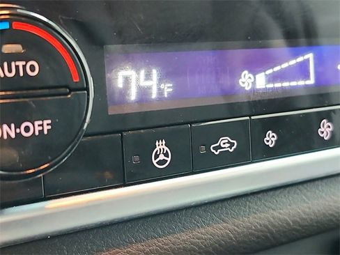 Used 2024 Nissan Rogue SV w/ SV Premium Package image 26