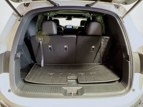 Used 2025 Honda Pilot Black Edition image 23