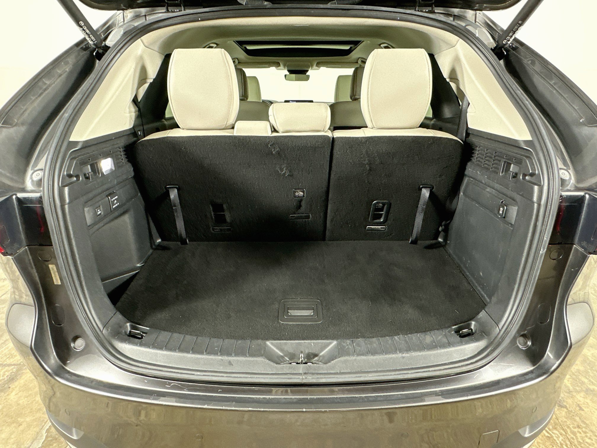 Used 2024 MAZDA CX-90 Plug-In Hybrid w/ Premium Pkg AWD/4WD image 32