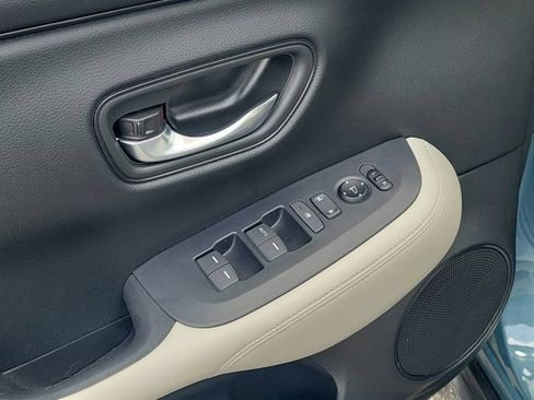 Certified 2025 Honda HR-V LX image 16