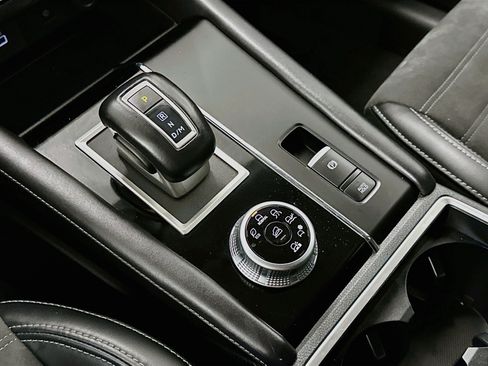 Used 2024 Mitsubishi Outlander SE AWD/4WD image 25