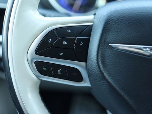 Used 2019 Chrysler Pacifica Limited FWD image 18