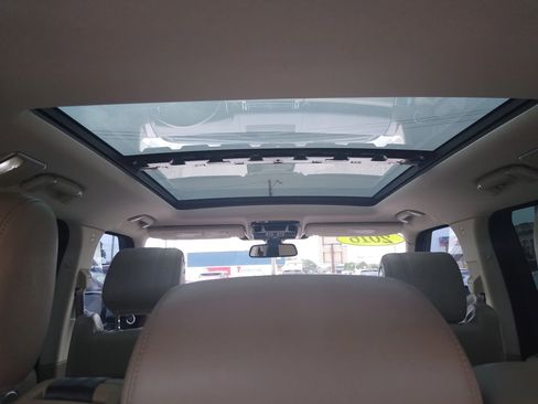 Used 2016 Land Rover Range Rover HSE image 12