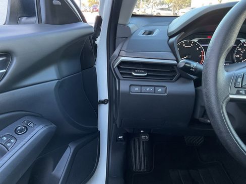 Used 2025 Nissan Altima 2.5 SV image 24