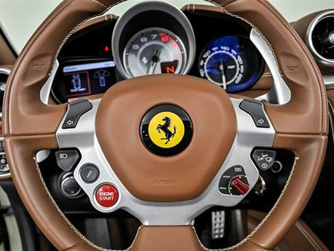 Used 2017 Ferrari California T RWD image 26