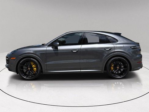 Used 2023 Porsche Cayenne Turbo S image 2