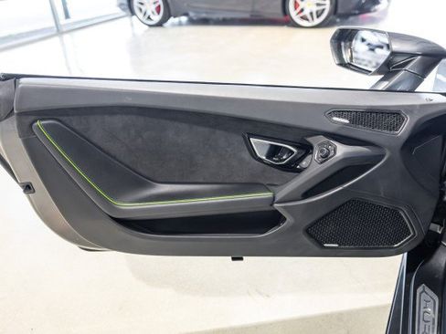 Used 2021 Lamborghini Huracan EVO RWD image 34