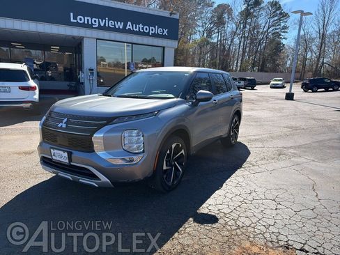 Used 2022 Mitsubishi Outlander SE image 1