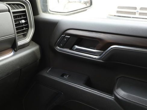 Used 2024 GMC Sierra 1500 SLT image 29