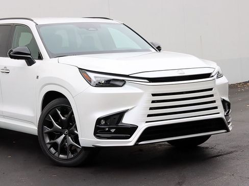 New 2026 Lexus TX 500h AWD image 2